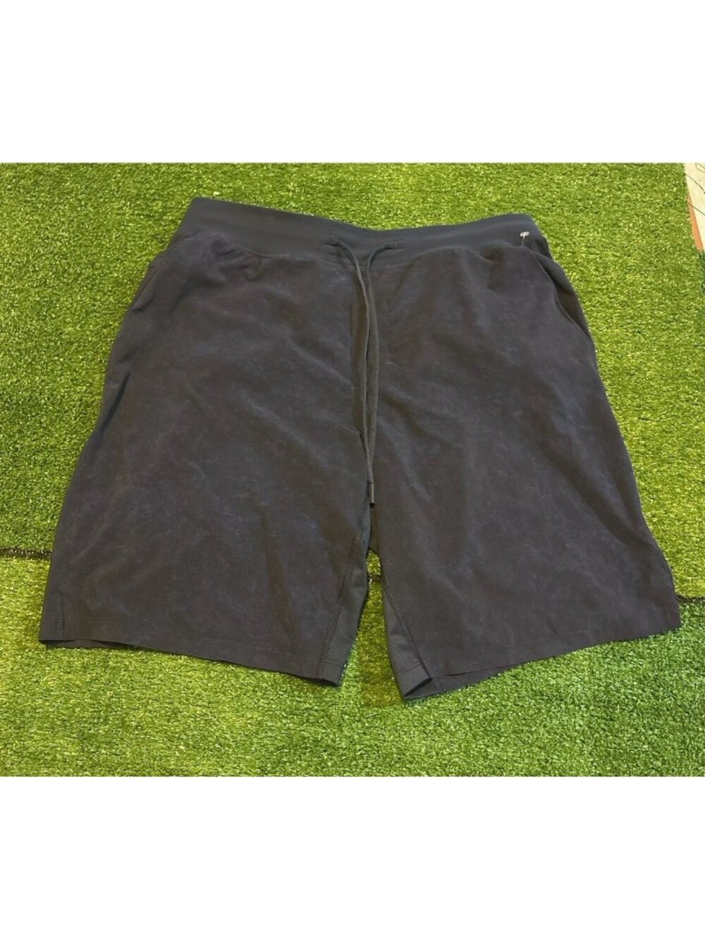 Lululemon shorts mens large blue heathered T.H.E linerless sweat wick 9" inseam
